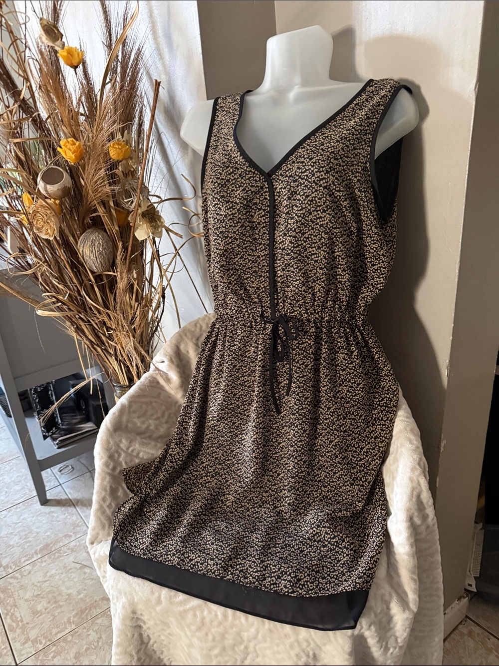 a.n.a Black and Cream V-Neck Drawstring Day Dress